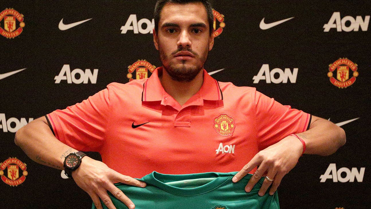 Manchester United sign former Sampdoria goalkeeper Romero