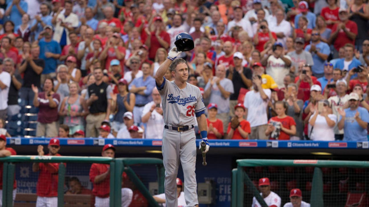 Chase Utley returns to hero's welcome in Philadelphia, blasts two home runs