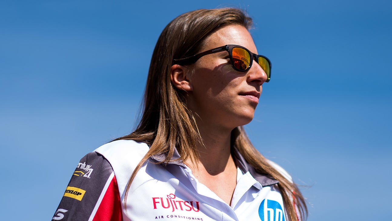 Watch Simona de Silvestro wipe out while wakesurfing