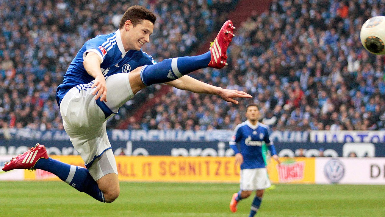 Horst Heldt thinks Arsenal target Julian Draxler will remain with Schalke