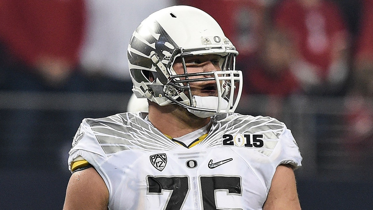 Bengals pick offensive tackle Jake Fisher in second round
