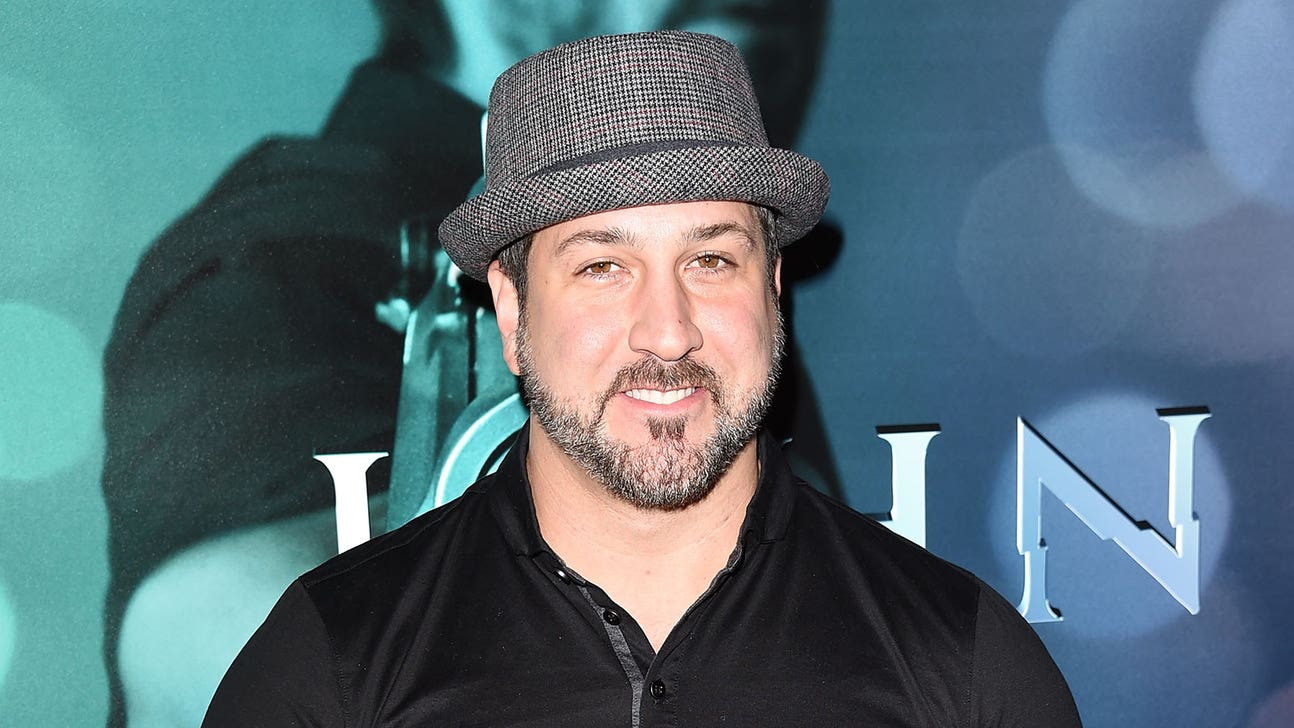 Joey Fatone to cut a new record -- for biggest pillow fight, at college football game