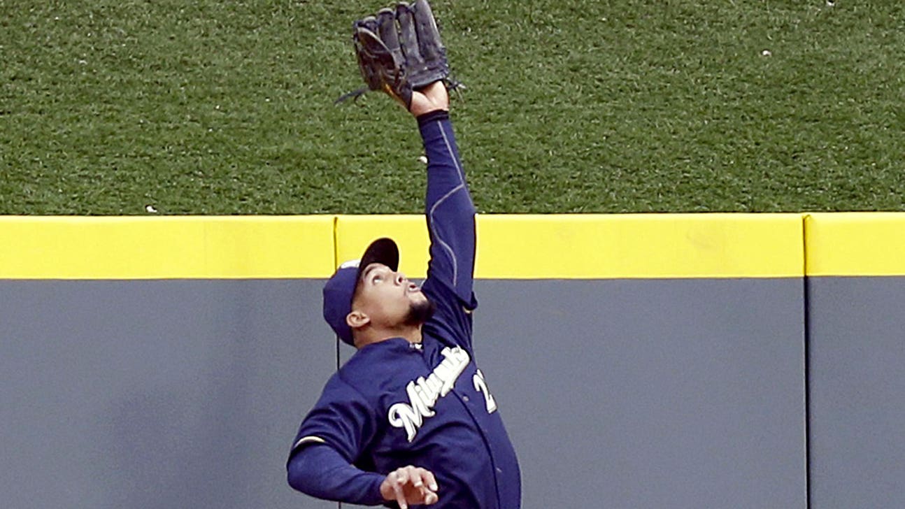 Brewers' Gomez sits with right leg soreness