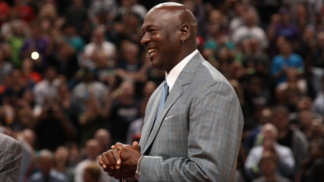 Michael Jordan emotional while accepting Charlotte business award