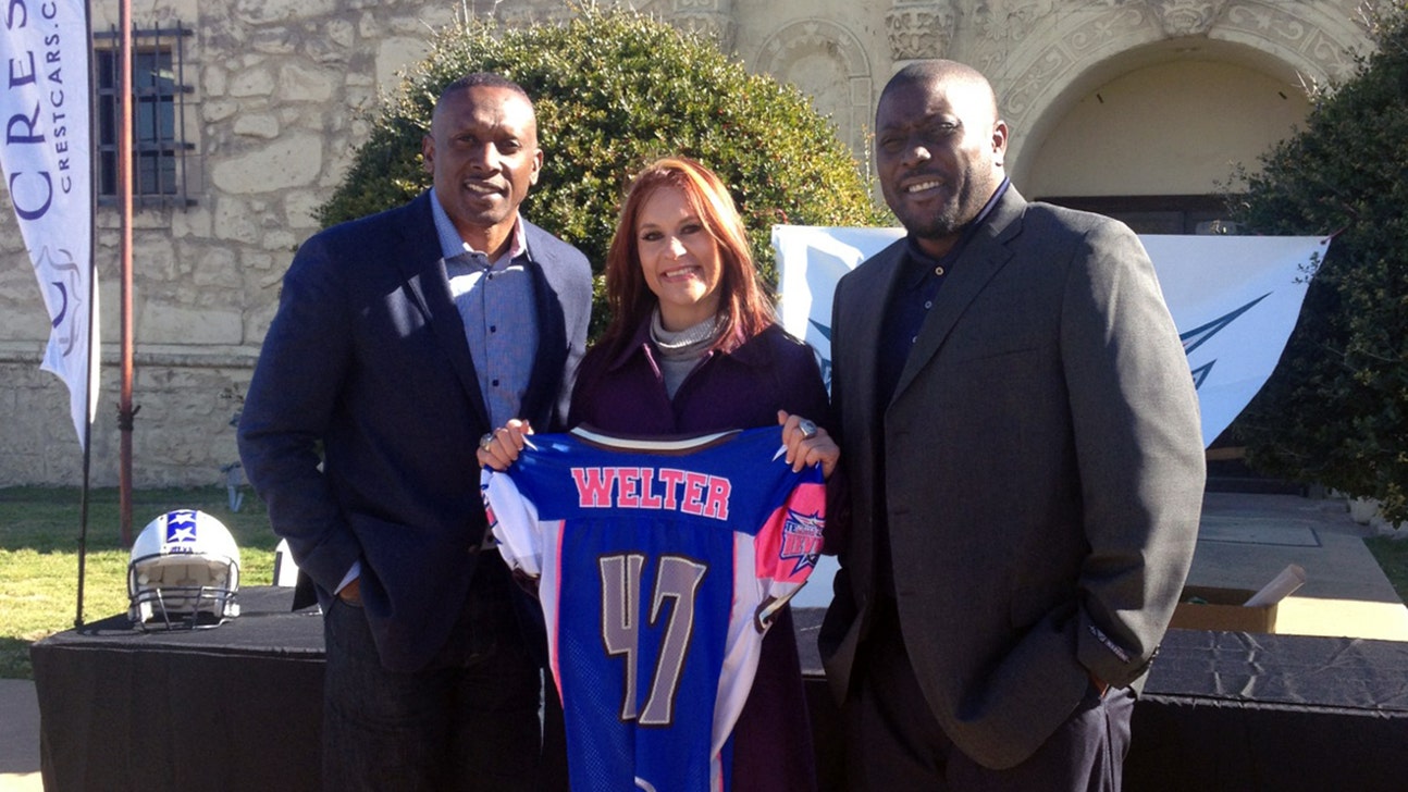 First female RB in men's pro football league unfazed in debut