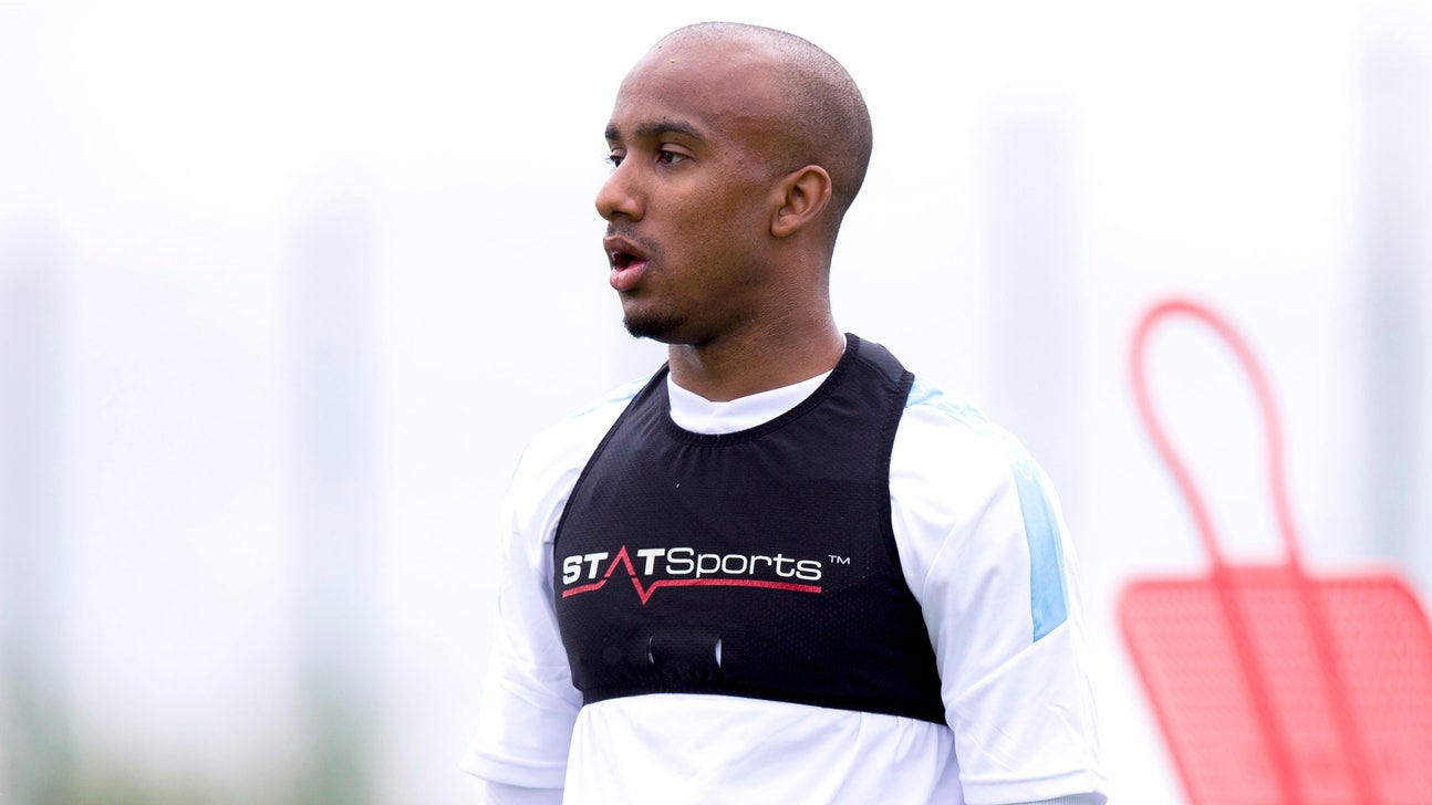 Villa skipper Delph reportedly performs U-turn; will join Man City