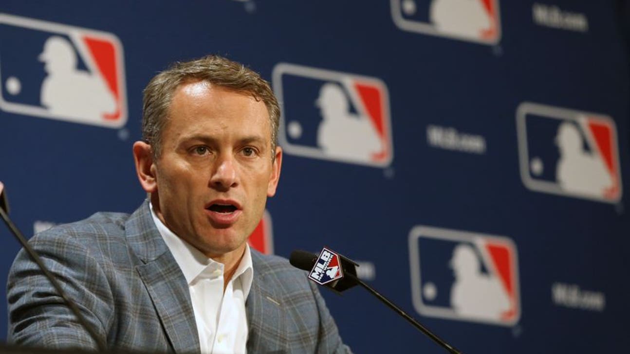 Chicago Cubs get closer Wade Davis as Chapman exits to Yankees