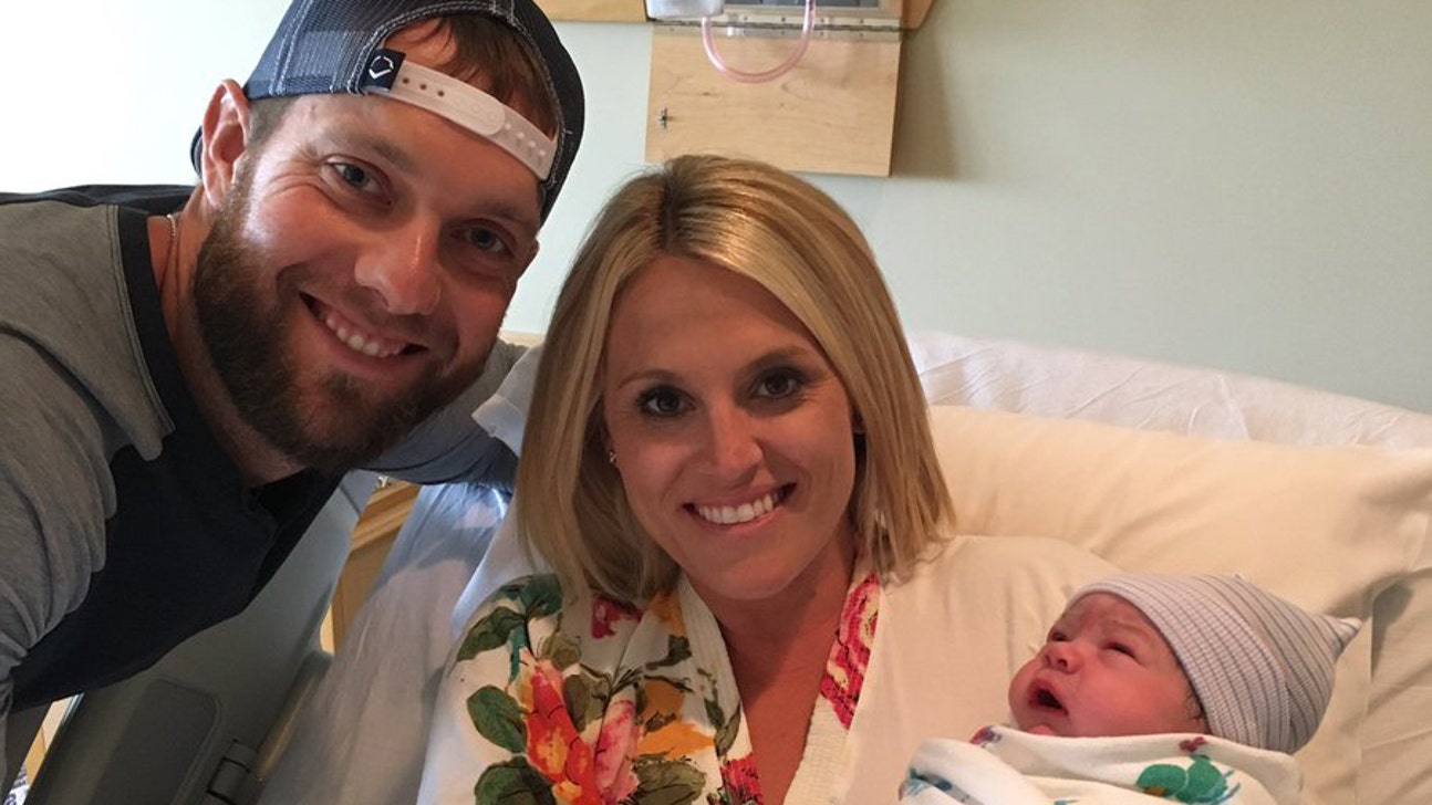 Royals reinstate Gordon, place Karns on 10-day DL