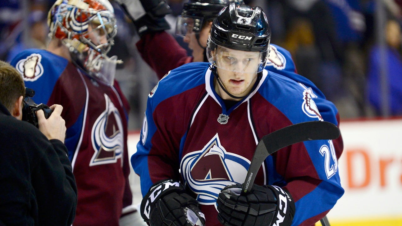 Nathan MacKinnon's hat trick lifts Avalanche over Lightning