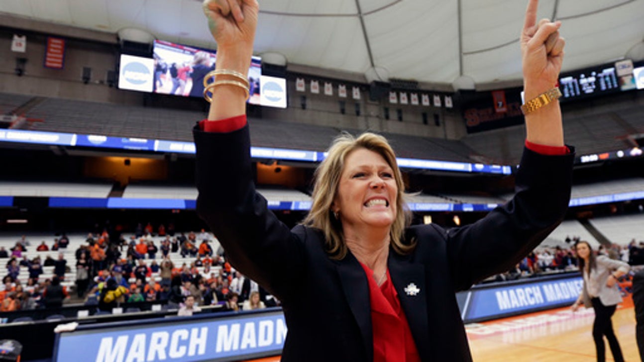 The Latest: Villanova erase memories of recent 2-round flops