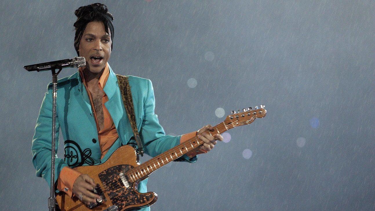 Watch Prince's epic Super Bowl XLI halftime performance