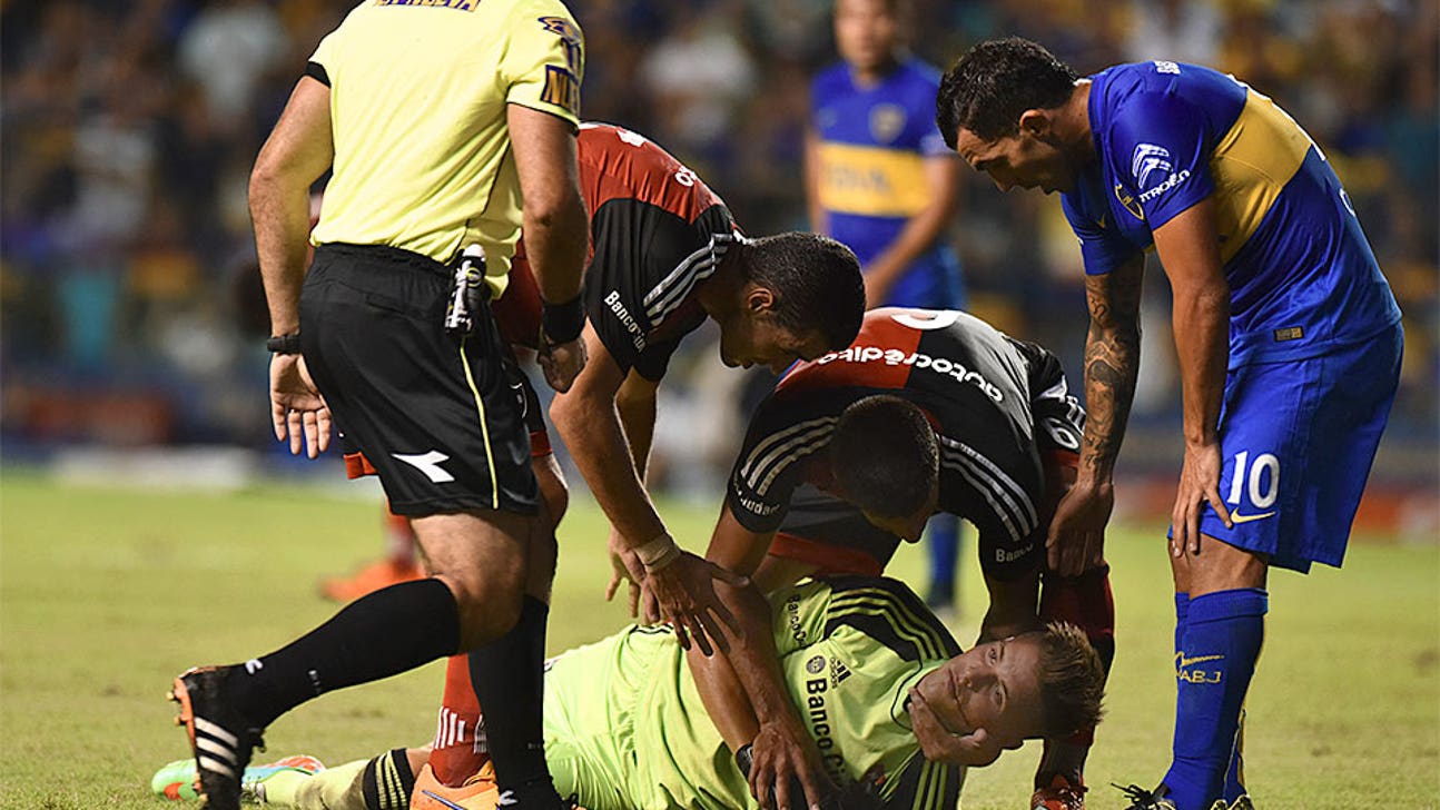 Carlos Tevez breaks goalkeeper's jaw with flying knee