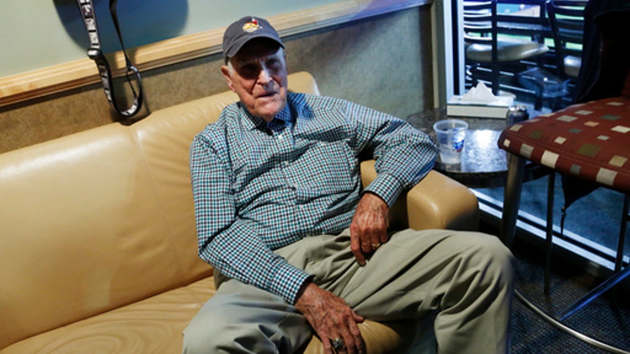 Last living player from Indians' 1948 title team at Game 6