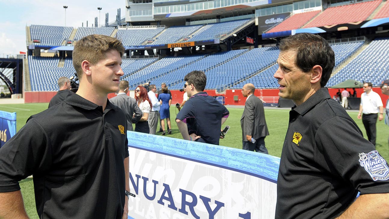 PHOTO: Bruins go for vintage look with Winter Classic jerseys