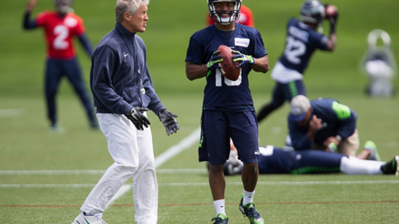 Bennett shows but doesn't participate at Seahawks minicamp