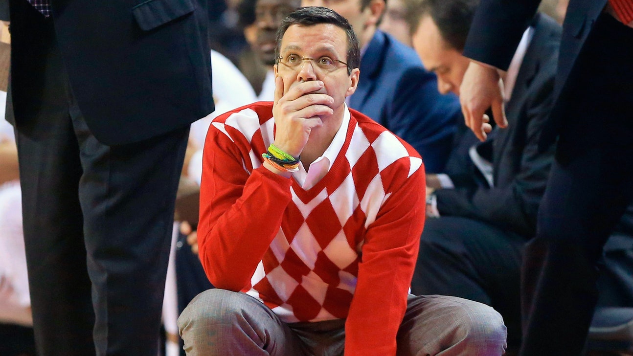 Nebraska coach bans team from locker room after 28-point loss