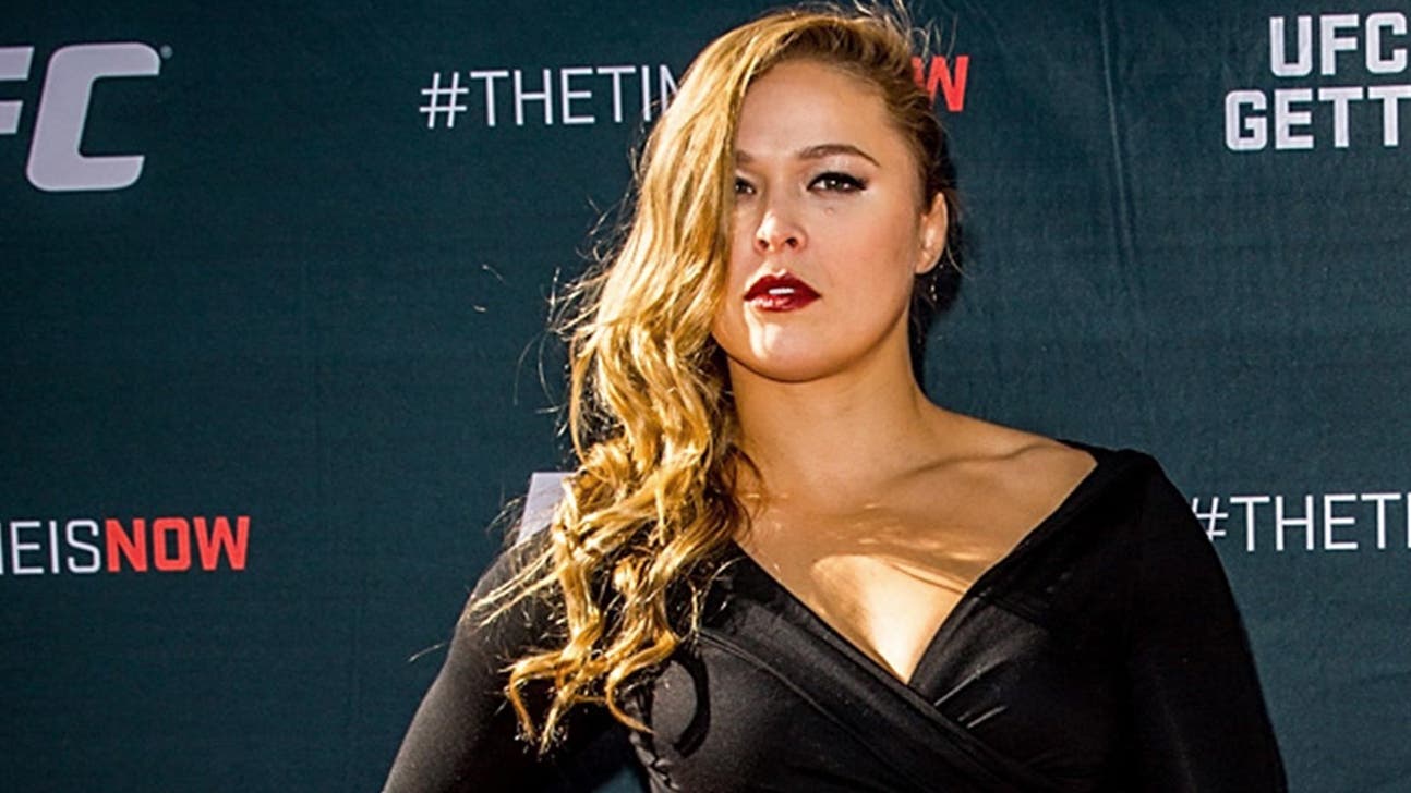 Ronda Rousey pens memoir with sister for 2015 release