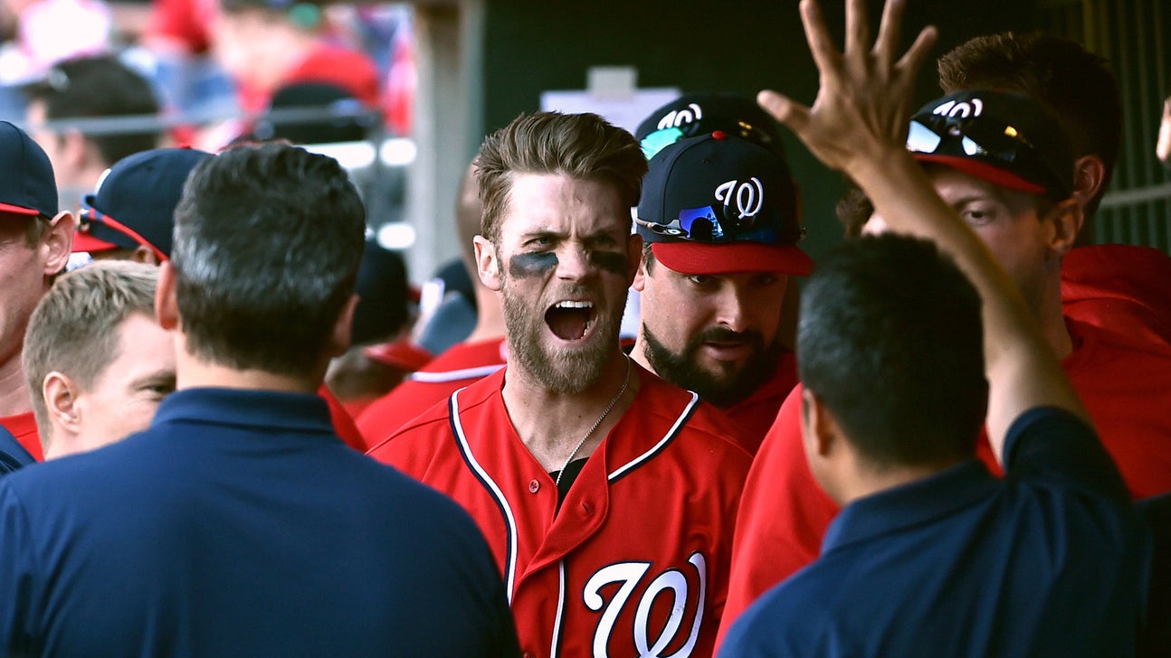 Bryce Harper took a selfie behind a clueless young fan at the Smithsonian