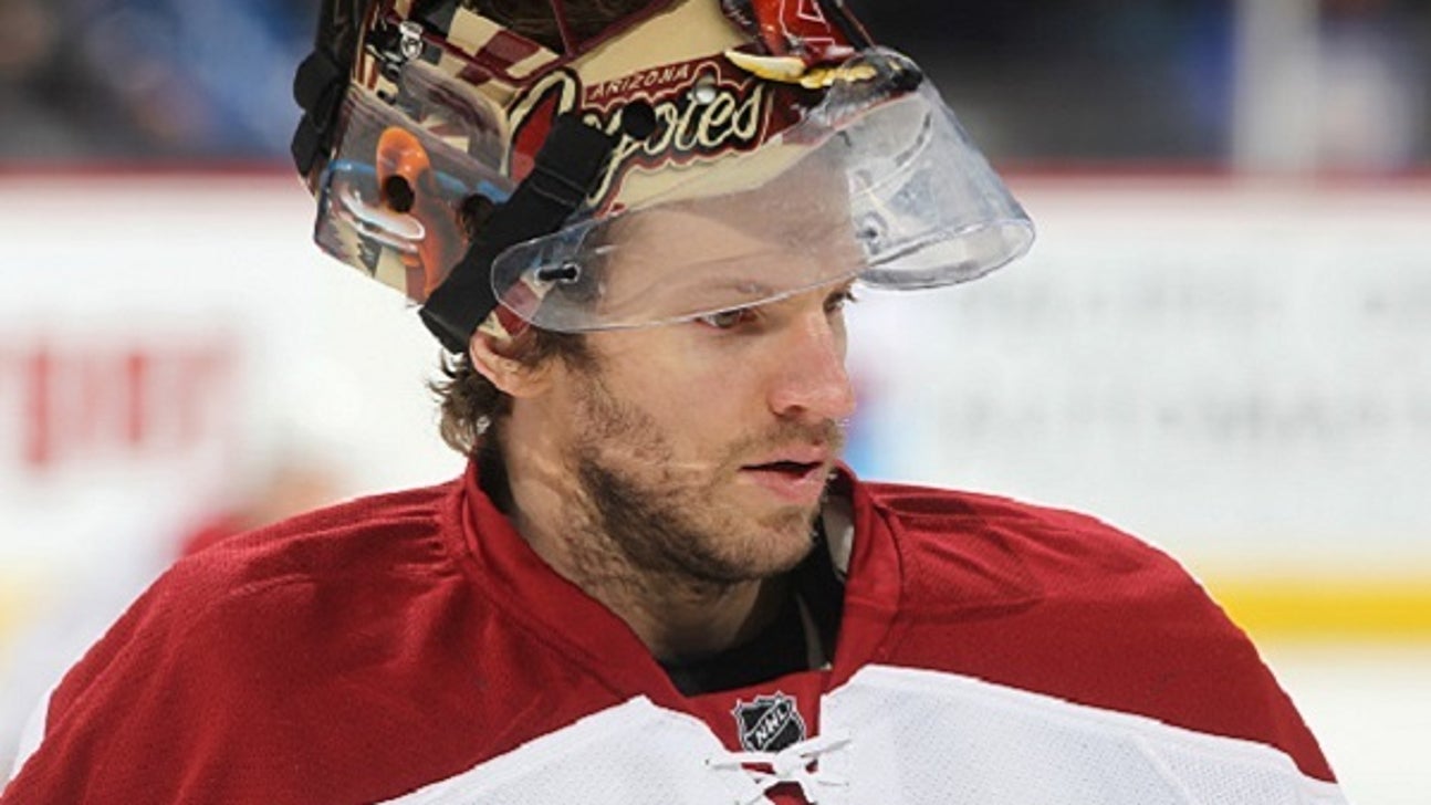 Coyotes goalie scores on own net while failing to clear puck
