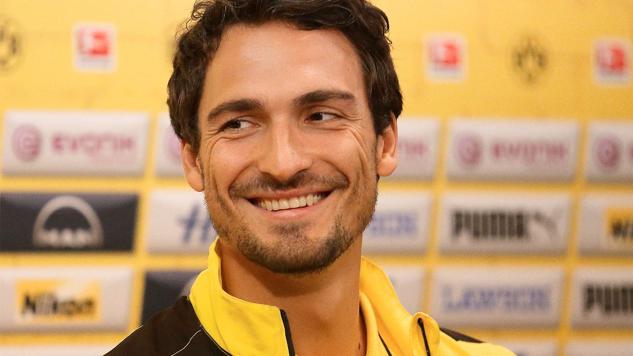 Dortmund's Hummels 'honored' by Manchester United interest
