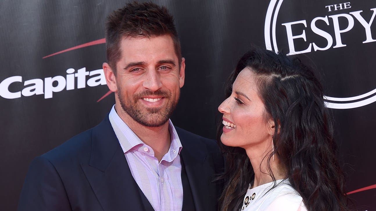 Aaron Rodgers had sexuality questioned because he didn't 'brag about his penis size'