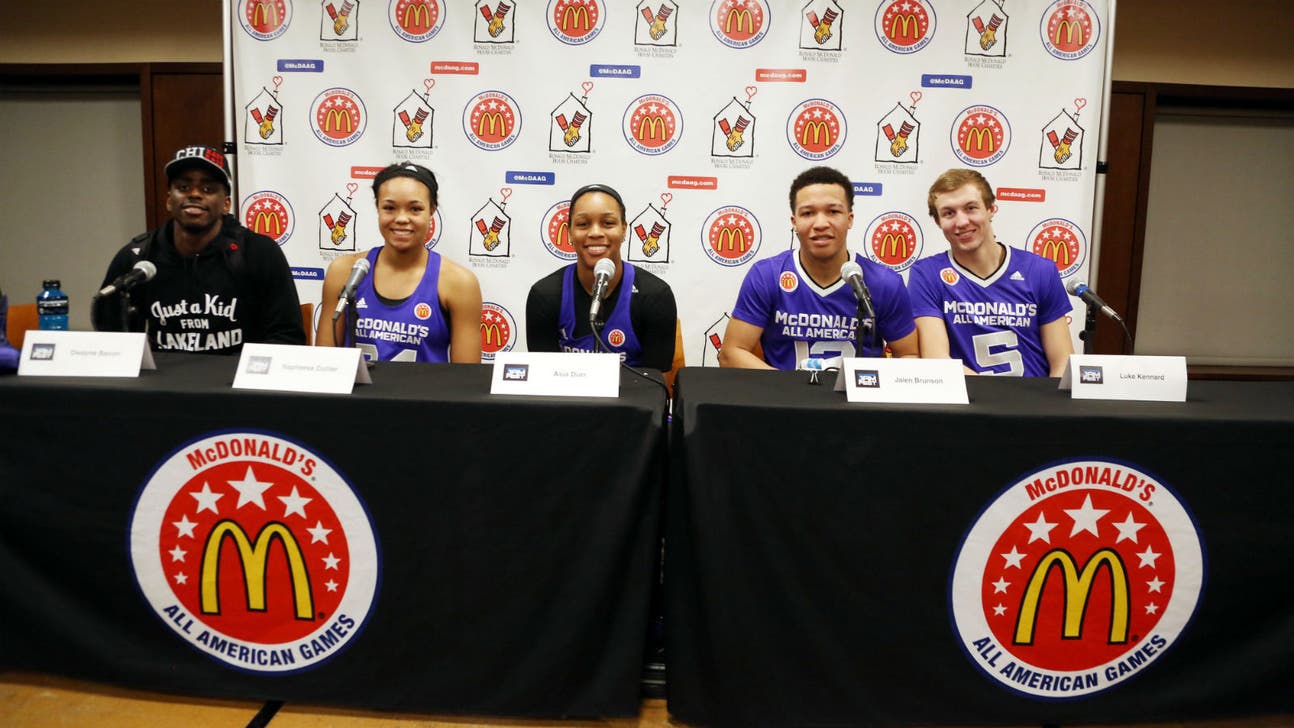 Silvio de Souza obliterates defender with a tip-dunk (VIDEO)