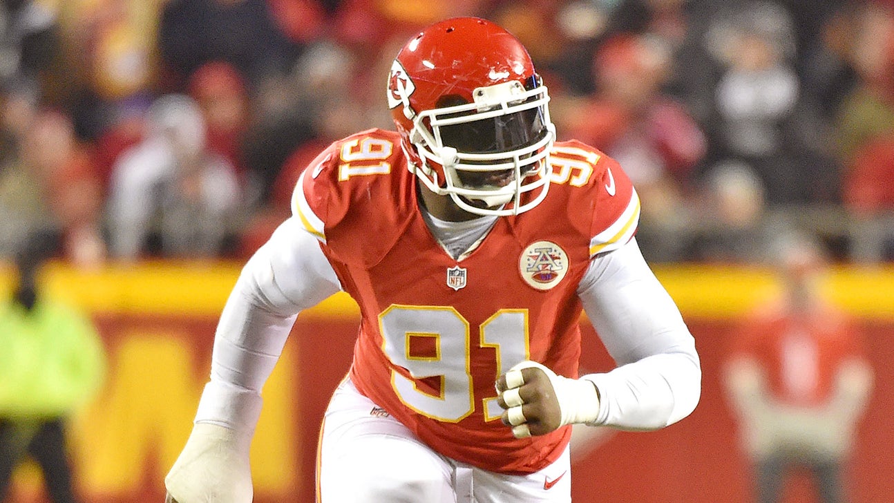 Chiefs lock up linebacker Tamba Hali with three-year deal