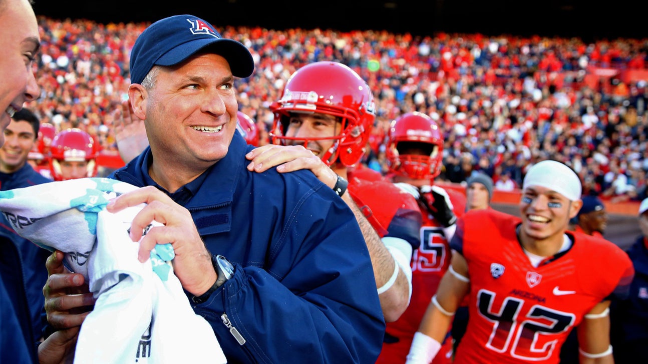 Arizona head coach Rich Rodriguez hits 'the dab' in practice, wins dance-off (Video)