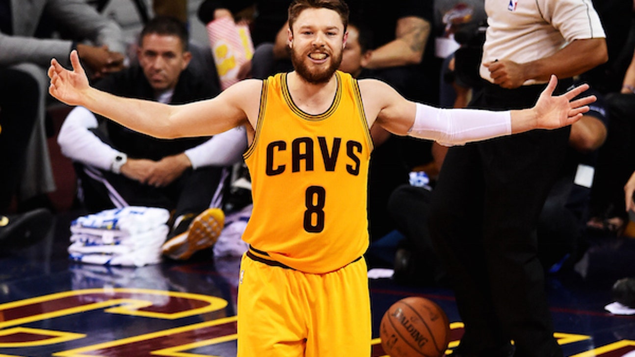 Why fans love and hate Matthew Dellavedova summarized in one video