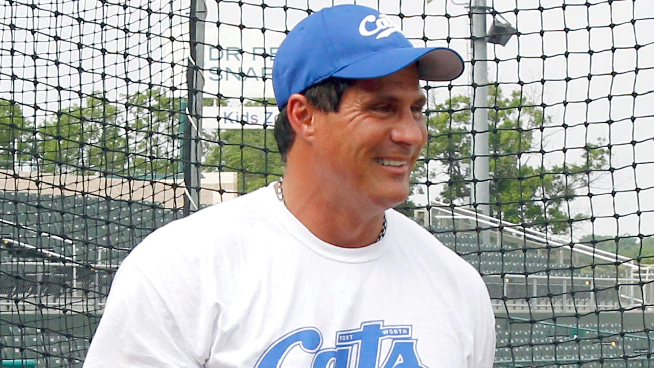 Hoax alert! Canseco's finger DIDN'T fall off during poker tourney