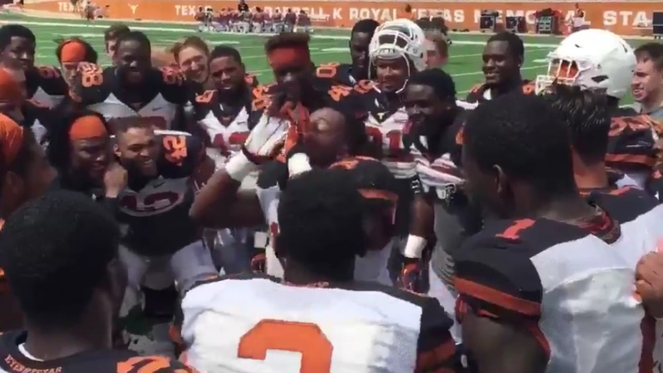 Texas LB does 'Ric Flair' to pump up his team