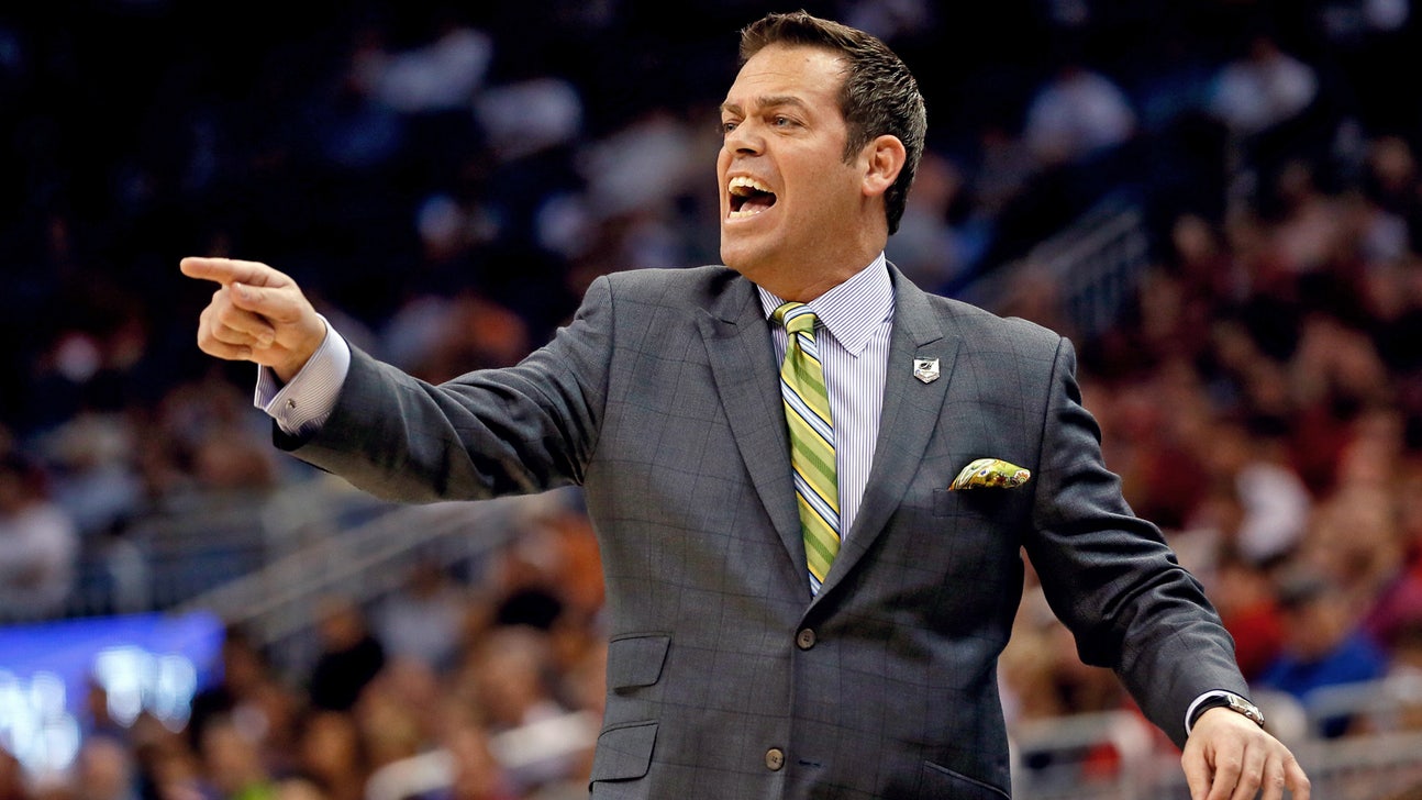 Report: Manhattan's Steve Masiello takes South Florida job