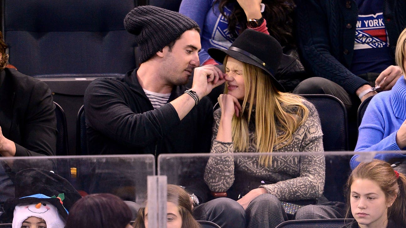 Matt Harvey, Anne V share a personal moment