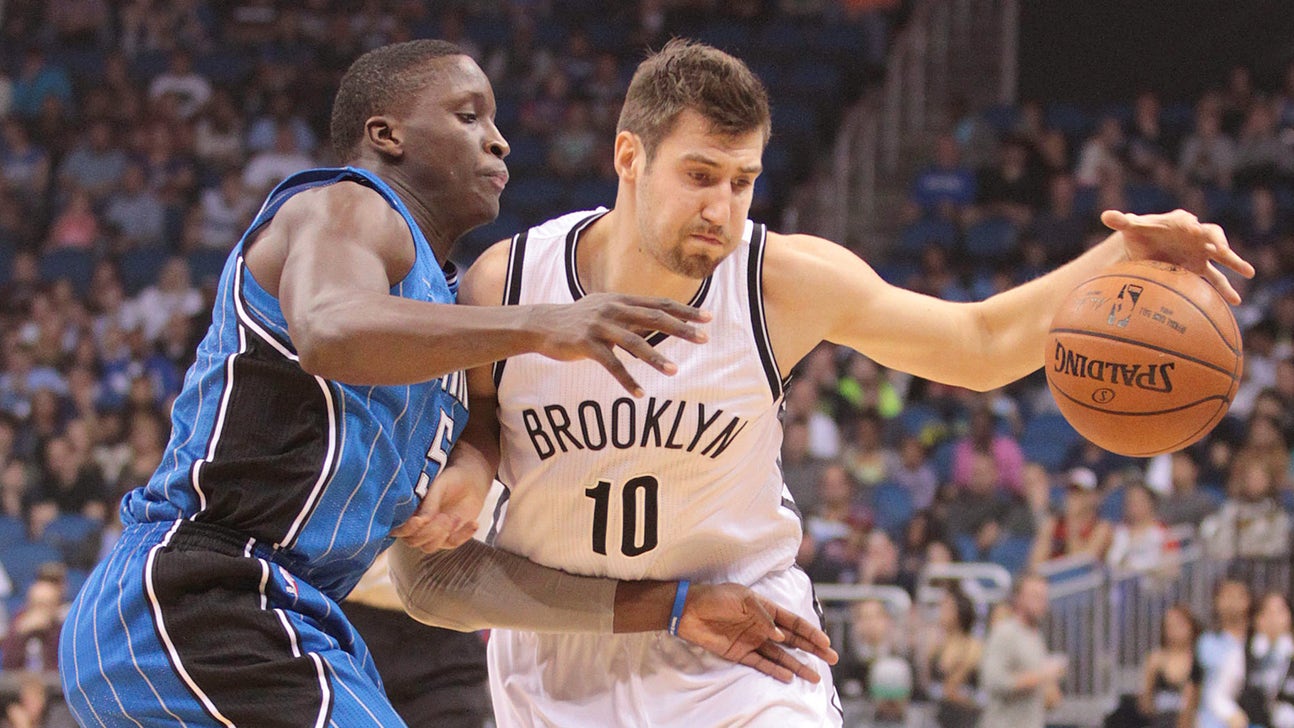 Watch Sergey Karasev dunk on his surgically repaired knee