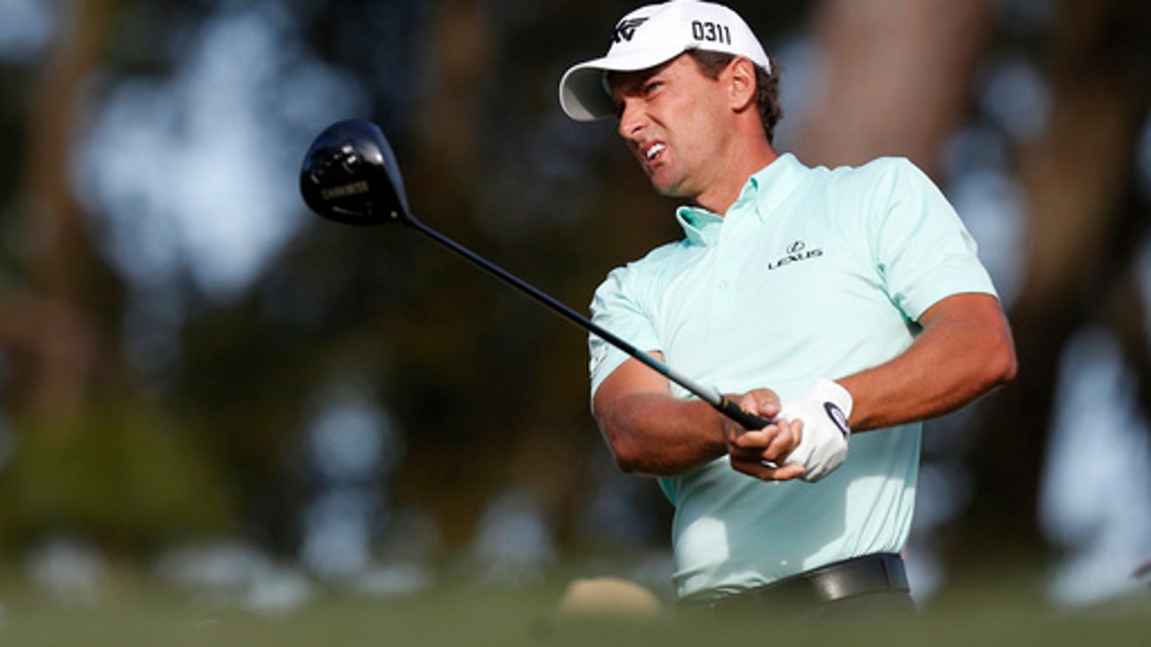 MacKenzie gets break with weather and early lead