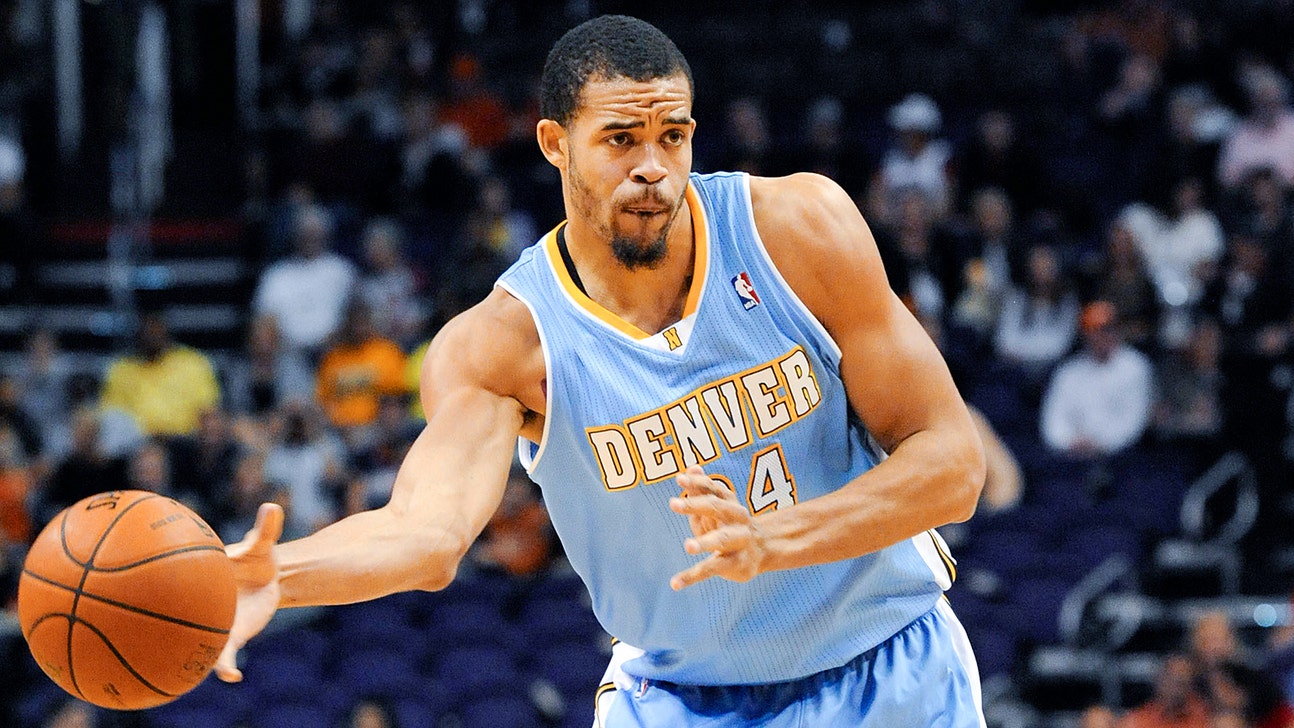 Mavericks sign free agent center McGee