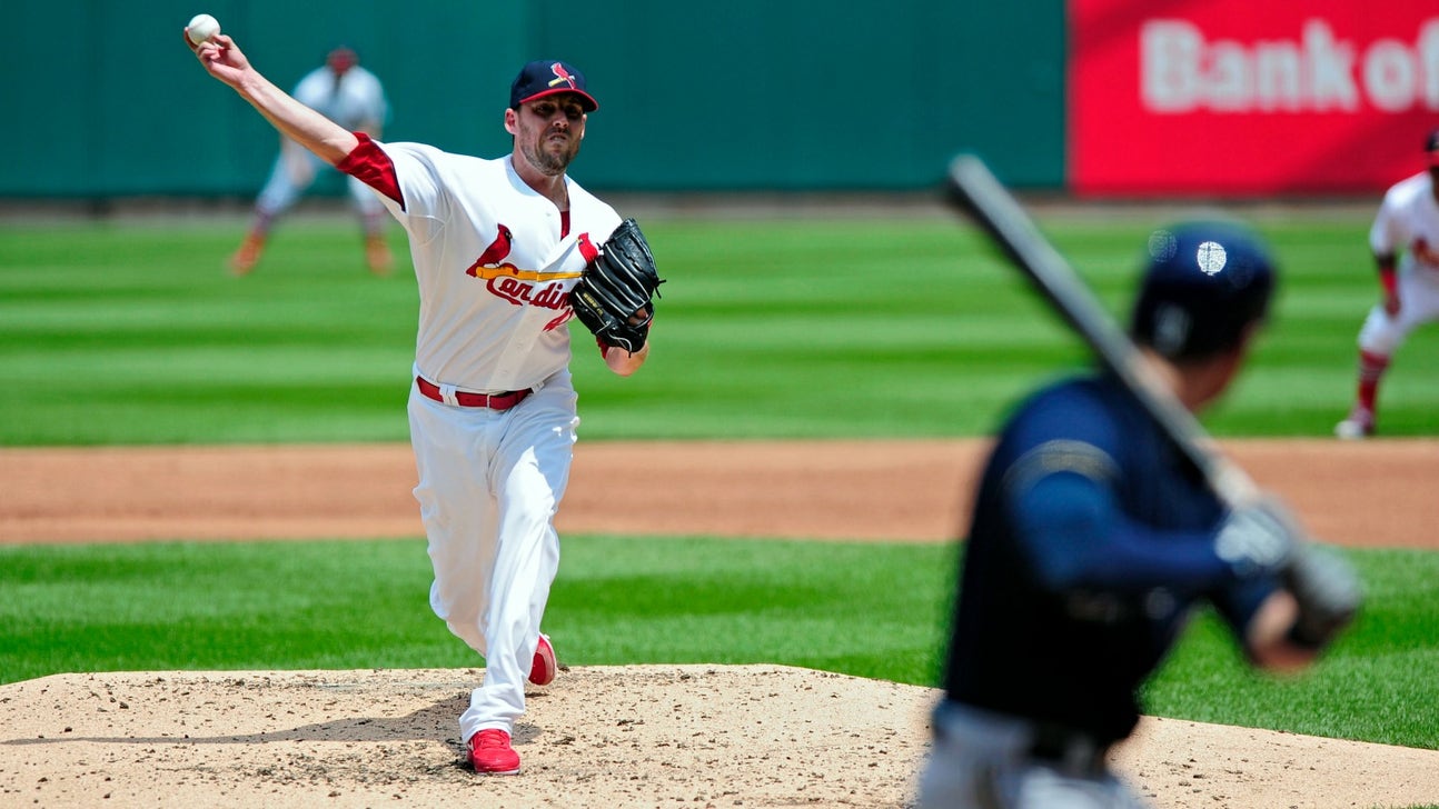 Lackey wins debut, Cardinals nip Brewers 3-2