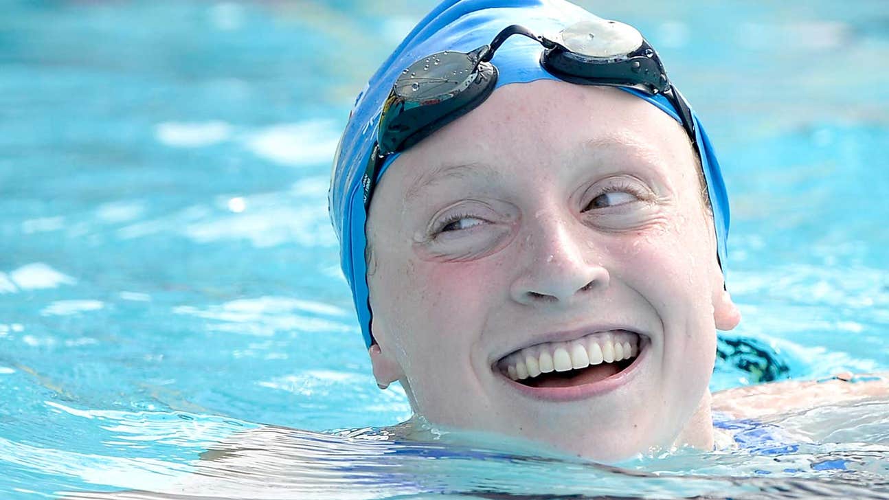 Katie Ledecky breaks world record in 400 freestyle