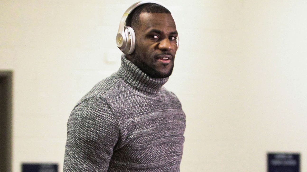 Report: LeBron calls out media taking semi-nude pictures of him in locker room