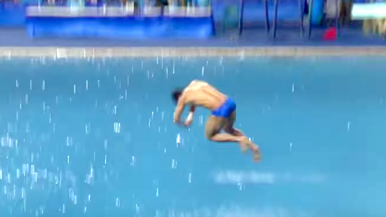 Malaysian diver finishes last after spectacular belly flop in final round
