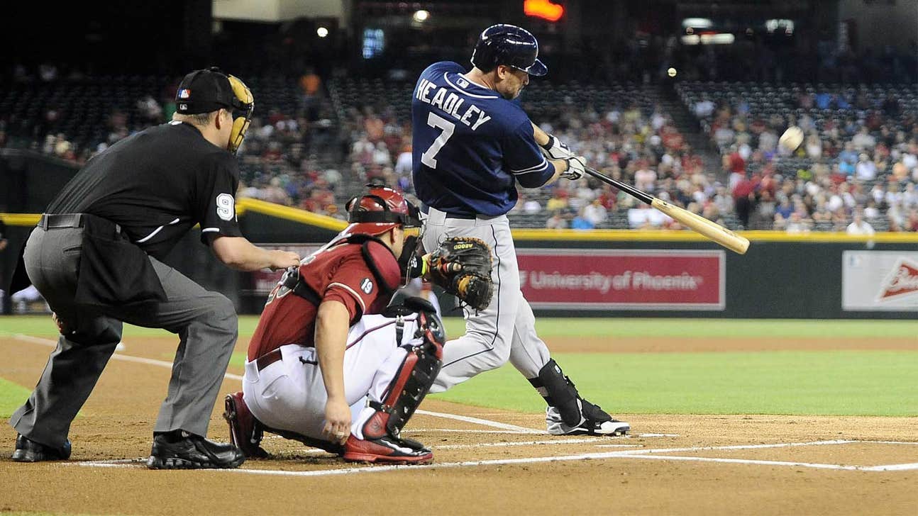 Padres agree to terms with five players