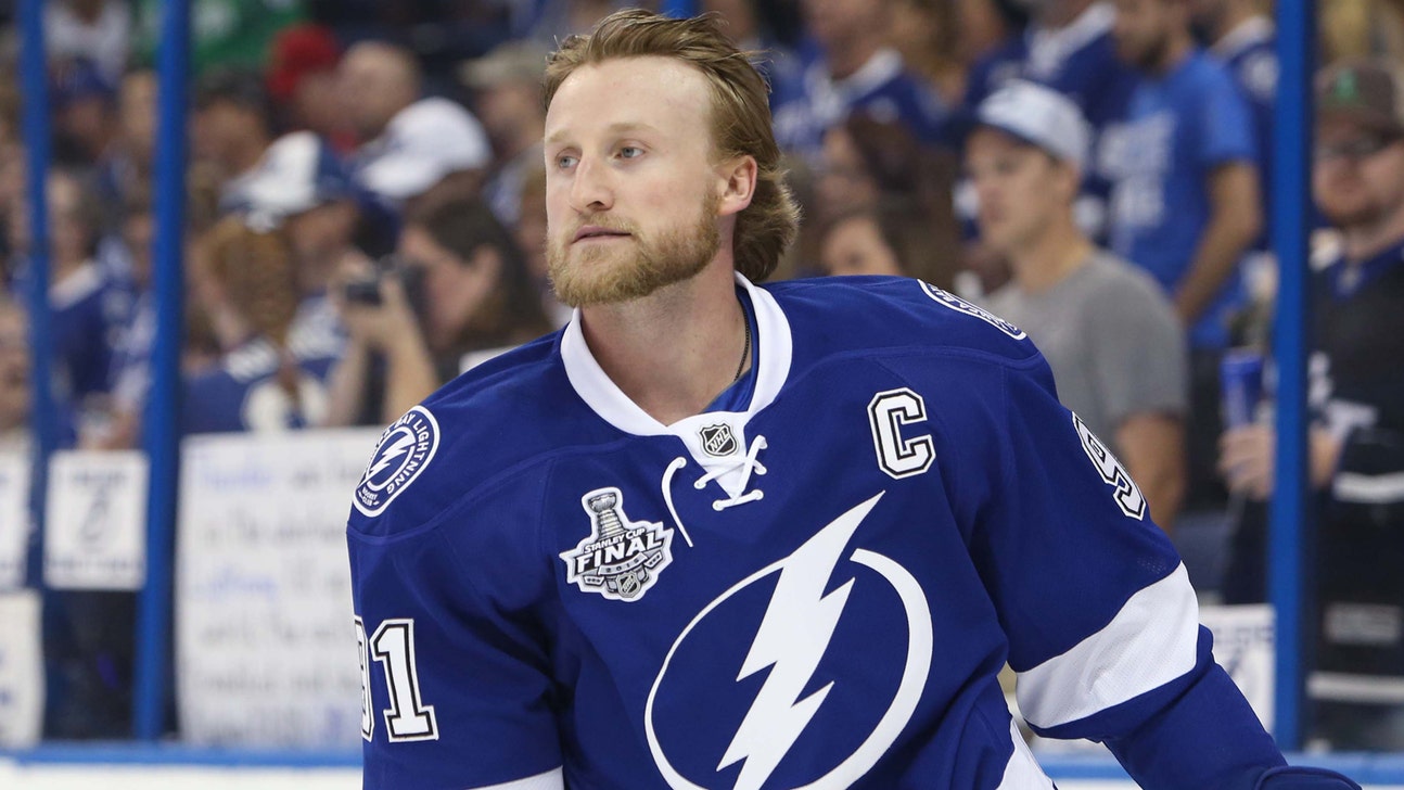 WATCH: Penguins, Lightning make most of 'Slap Shot'-themed game