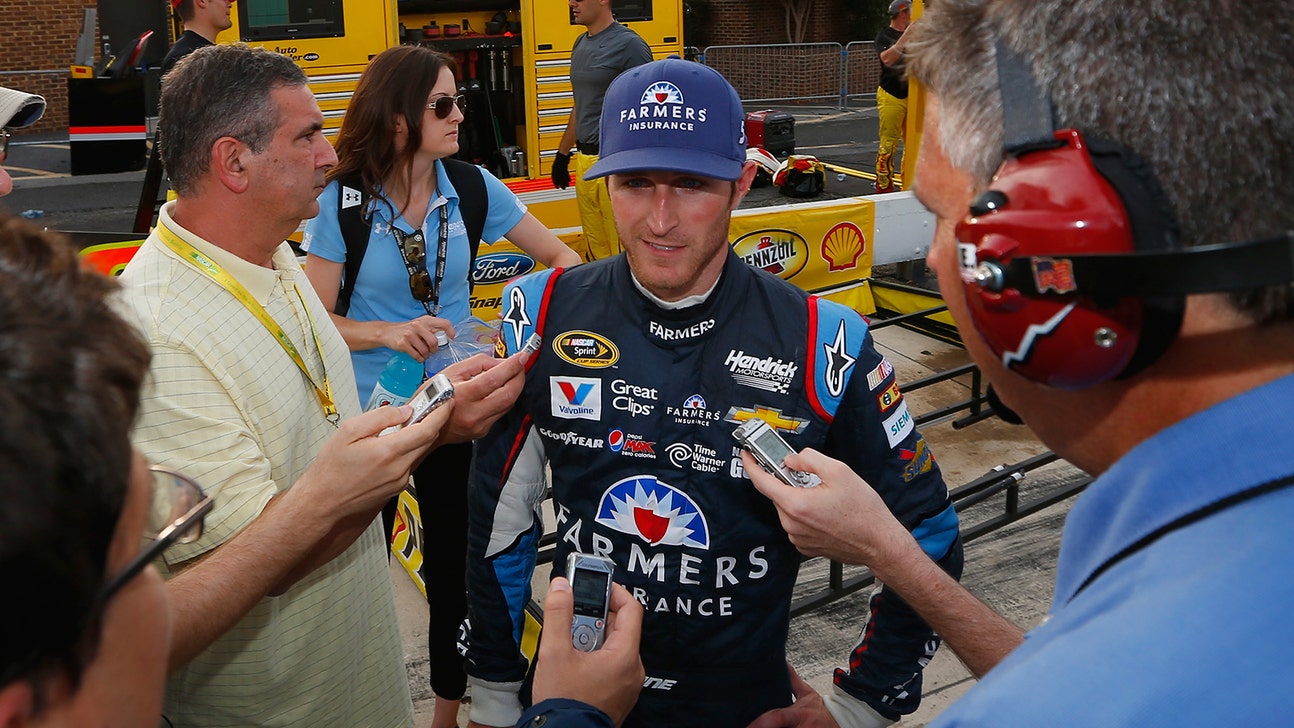 Relieved Kahne overcomes pit-road problems to advance in Chase