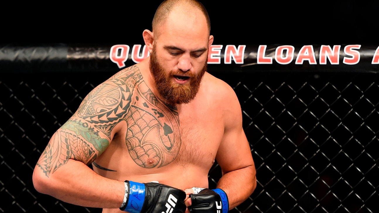 Travis Browne suffers gruesome injury to his finger at UFC 203 (PHOTO)