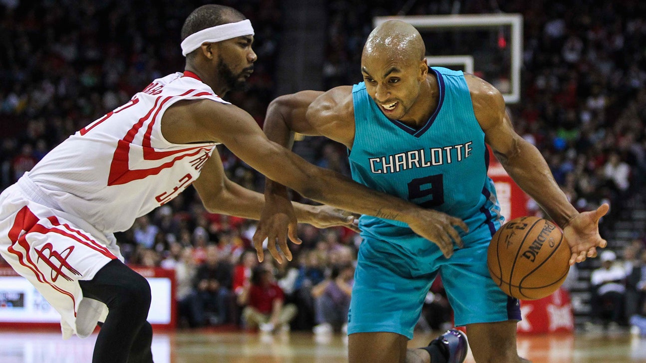 Hornets' Gerald Henderson dons cap and gown next to Duke's Quinn Cook