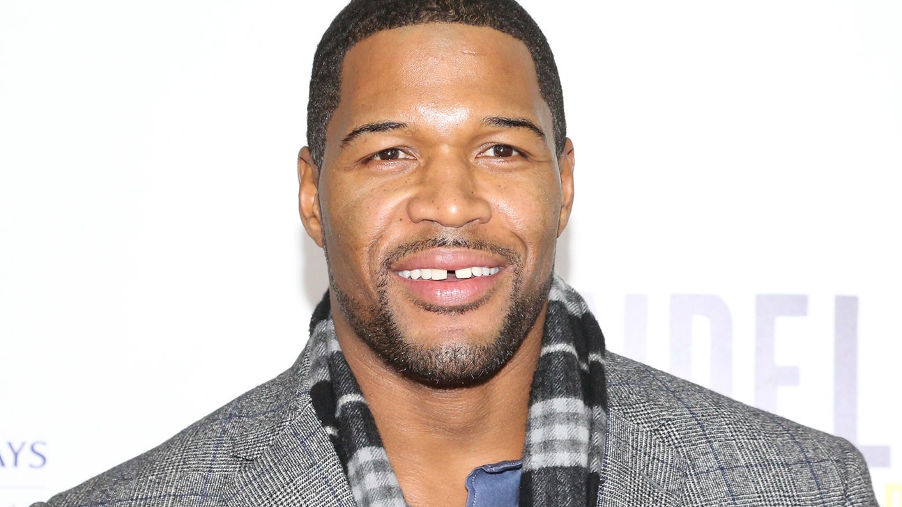 Hall of Fame sculptor struggled to mind Strahan's toothy gap