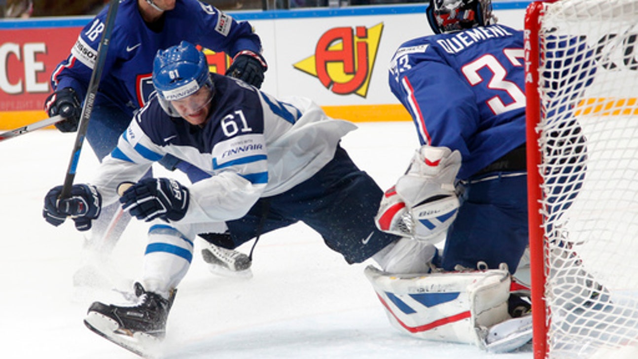 Canada routs Slovakia 5-0 to secure worlds quarterfinal spot