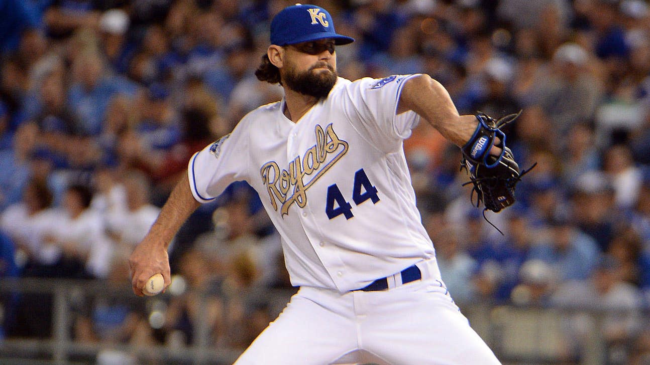 Royals place Hochevar on DL, recall Pounders from Omaha
