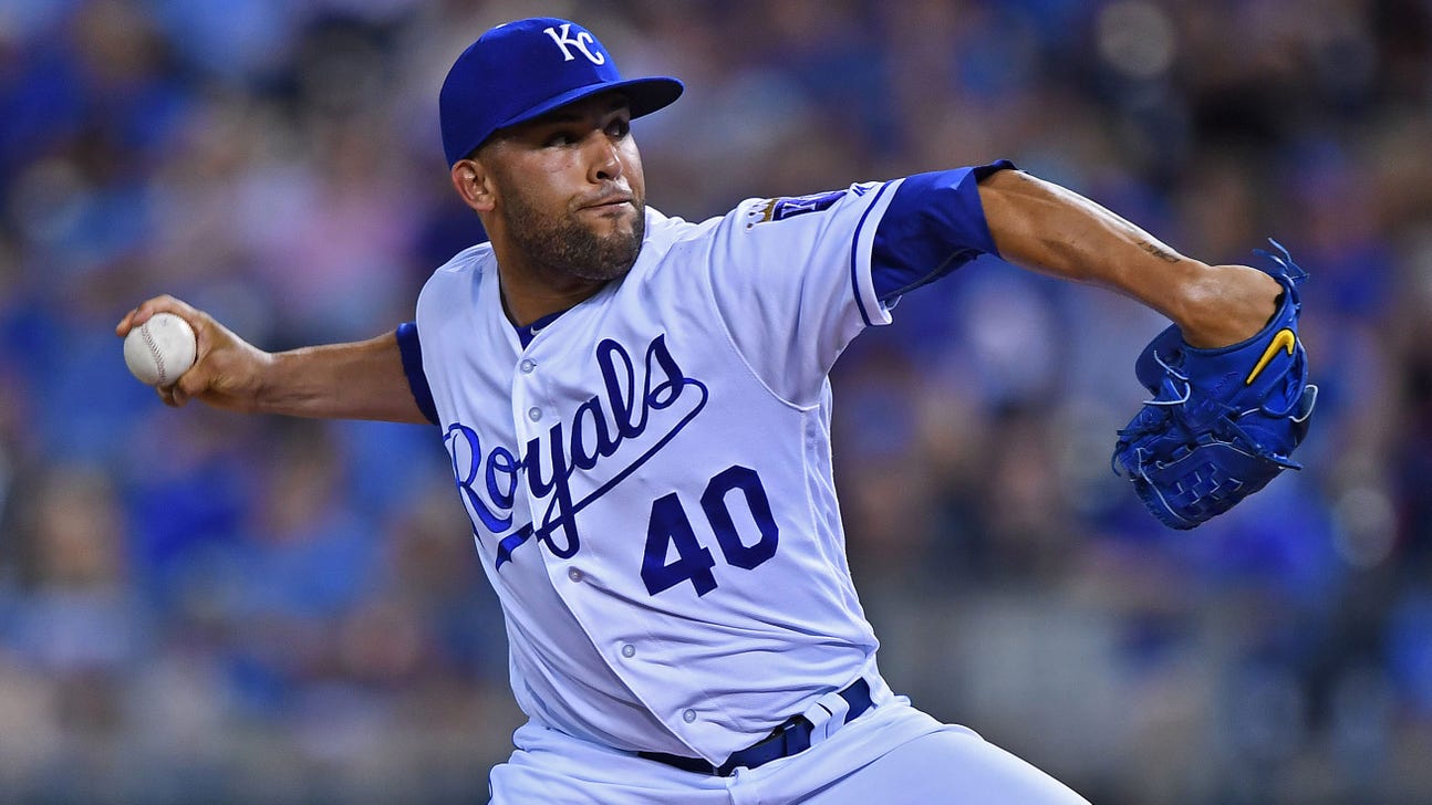 Royals avoid arbitration with Herrera, Karns