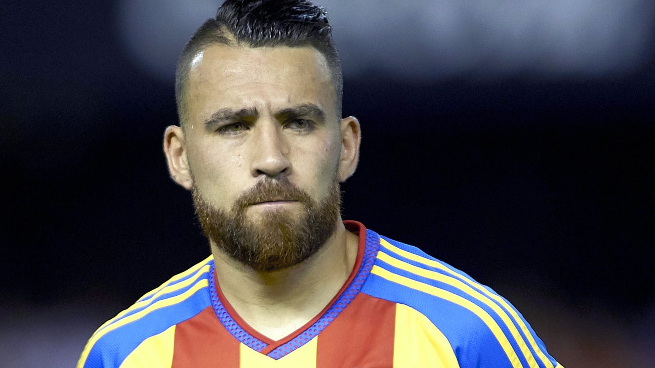 Argentina defender Otamendi joins Manchester City from Valencia